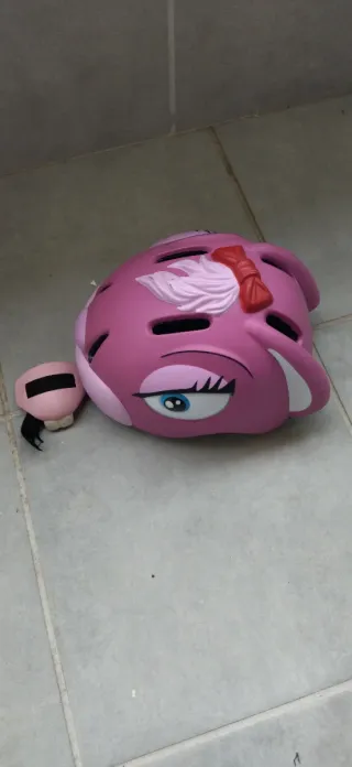 Casco infantil rosa con orejas