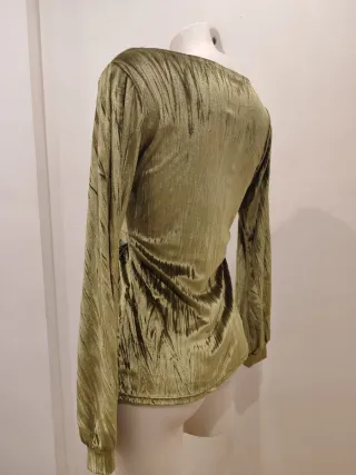 Blusa verde con detalle bordado