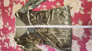 Blusa verde con detalle bordado