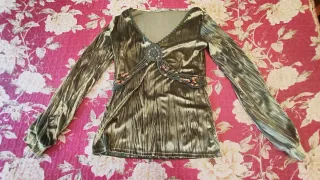 Blusa verde con detalle bordado