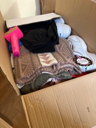 Caja de ropa variada Ropa bebe, mujer, calzado etc