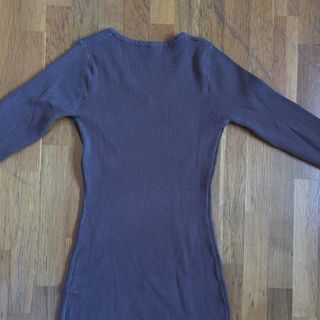 Vestido midi marrón con abertura