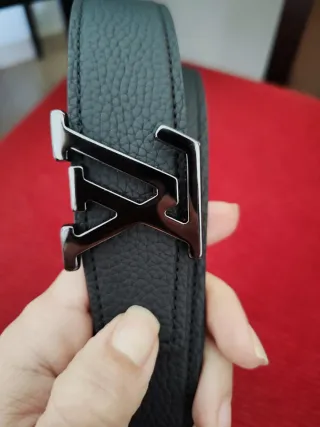 Cinturón negro piel Louis Vuitton