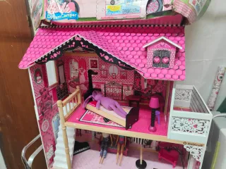Casa de muñecas grande