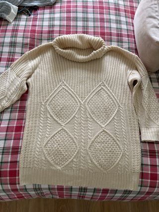 Jersey punto cuello alto caído beige