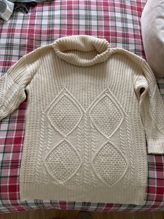 Jersey punto cuello alto caído beige