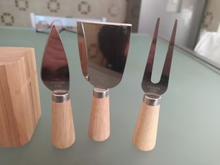 Ceppo portacoltelli con utensili