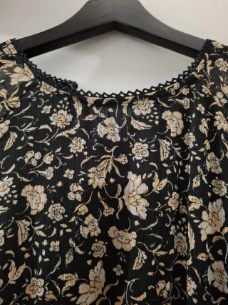 Vestido Zara floral negro y beige