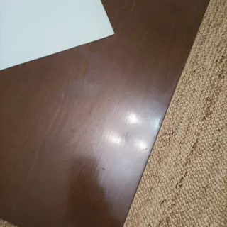 Mesa de centro de madera oscura