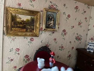 Casa de muñecas antigua