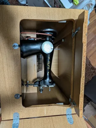 Máquina de Coser ALFA Antigua (Serie 1920s)