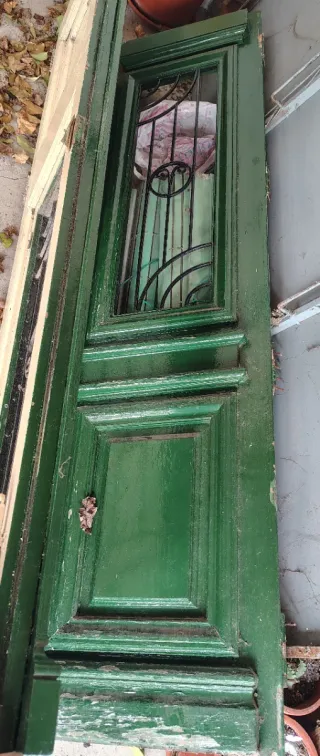 Puerta exterior madera con reja
