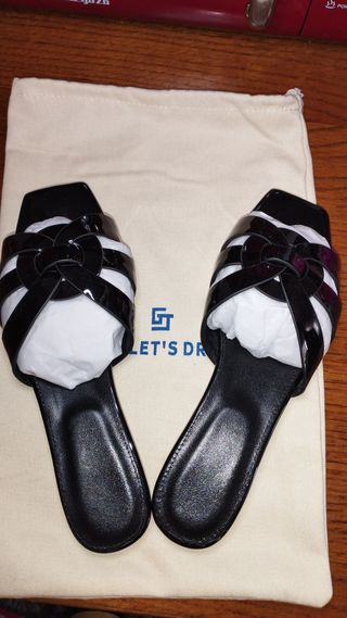 Sandalias charol romanas negras