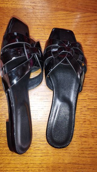Sandalias charol romanas negras