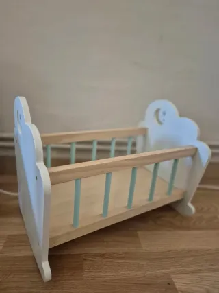 Cuna de juguete de madera