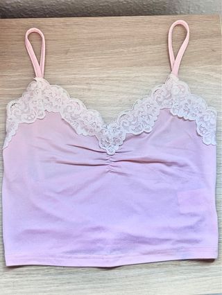 Top rosa con encaje