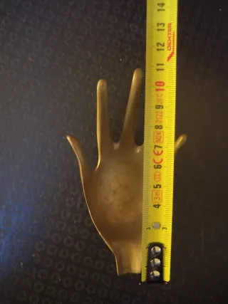 Manos de latón vintage. Cenicero/bandeja de joyas.