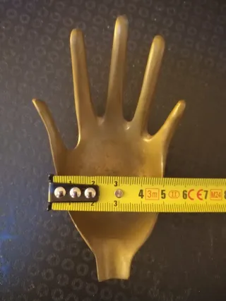 Manos de latón vintage. Cenicero/bandeja de joyas.