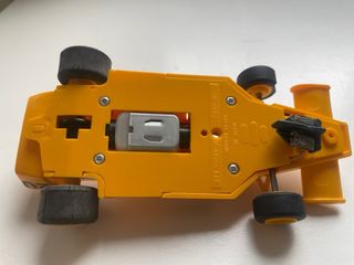 Coche Scalextric Watts Racing Amarillo