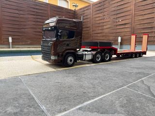 Camión lesu  RC 1/14  scania con Remolque