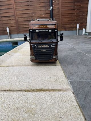 Camión lesu  RC 1/14  scania con Remolque