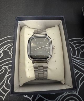 Reloj Casio Cuarzo Gris y Plateado