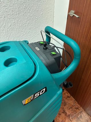 Fregadora–secadora industrial de suelos E50