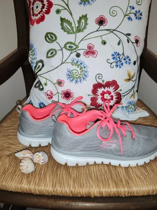 Zapatillas Skechers Grises y Rosas