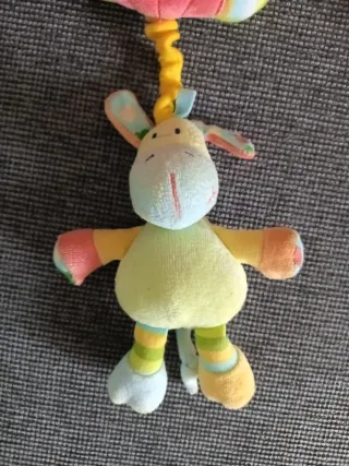 Móvil de cuna con peluche