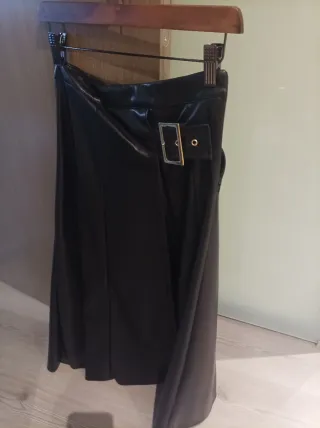 Falda larga negra con cinturón