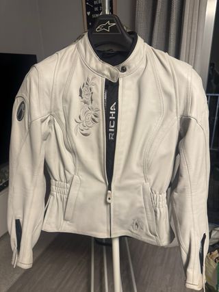 Chaqueta de cuero para moto mujer