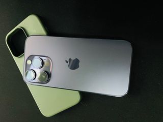 iPhone 14 Pro morado