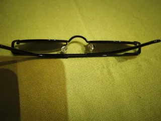 Gafas de sol ovaladas negras