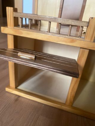 Casita muñecas madera