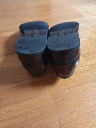 Zapatos negros de vestir con hebilla