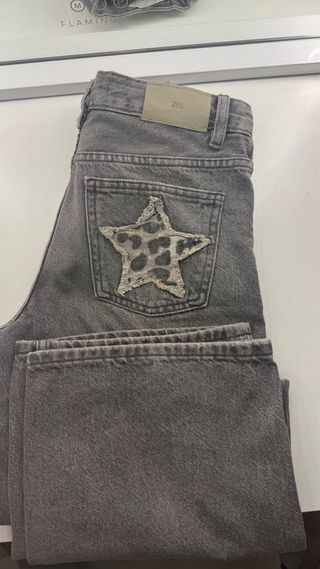 Pantalones vaqueros anchos Zara con estrellas