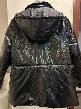 Chaqueta negra brillante efecto holográfico T. L