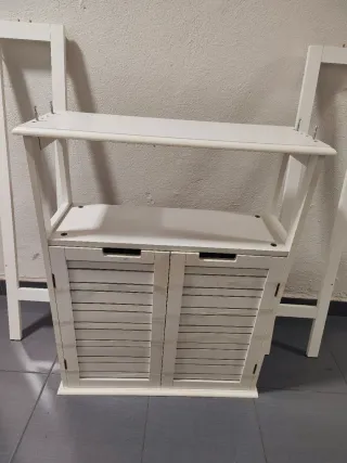 Estantería blanca de madera, tipo especiero.