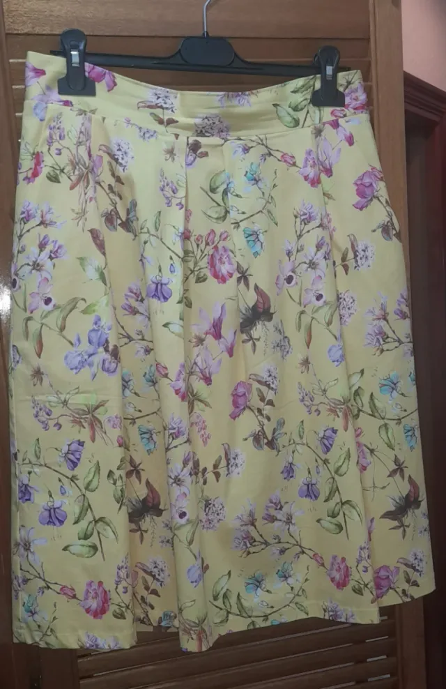 Vestido morado con volantes