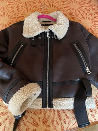Cazadora Zara Piel Marrón y Beige