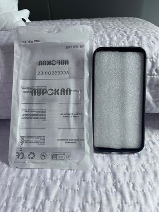 Funda MagSafe iPhone 13 color negro y a estrenar