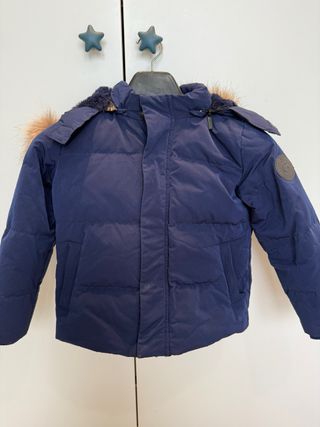 Abrigo Guess niño azul plumas impermeable