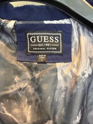 Abrigo Guess niño azul plumas impermeable