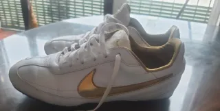 Zapatillas Nike Talla 40 Blancas y Doradas