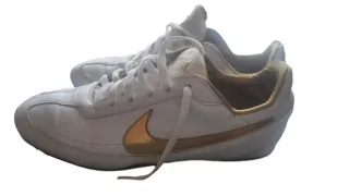 Zapatillas Nike Talla 40 Blancas y Doradas