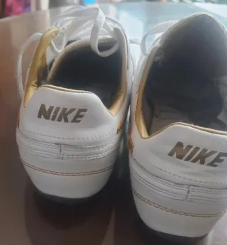 Zapatillas Nike Talla 40 Blancas y Doradas