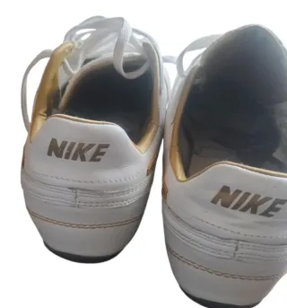 Zapatillas Nike Talla 40 Blancas y Doradas