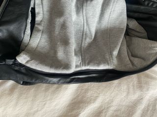 Cazadora efecto piel con capucha,TALLA 15/16 chico