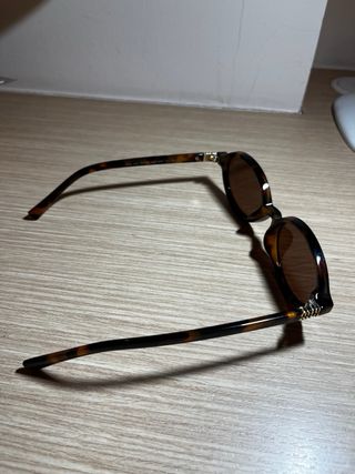 gafas de sol Miu Miu con diseño clasico y vintage
