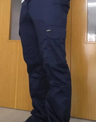 Pantalón de trabajo azul multibolsillos